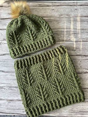 Evergreen Christmas Hat & Cowl Crochet Pattern