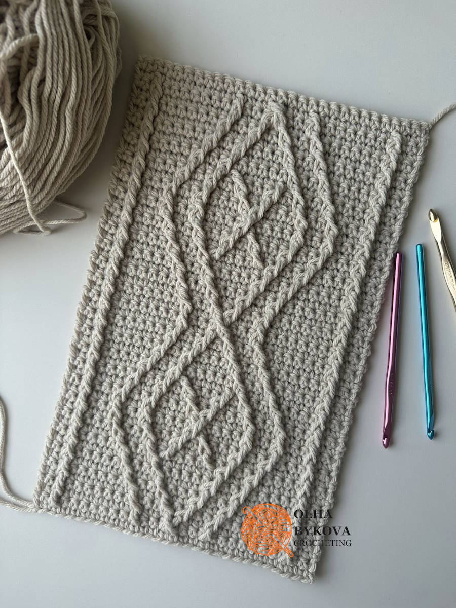 Diamond Frame Crochet Cable Stitch swatch – free crochet stitch pattern featuring a textured crochet cable stitch with elegant diamond cables.