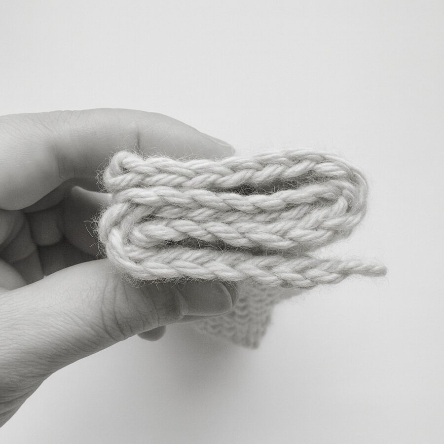How to crochet a cable headband with twist – folding the ends before joining