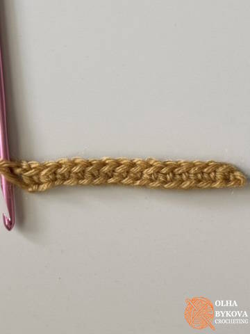 How to make a textured crochet headband – Row 1 worked in single crochet